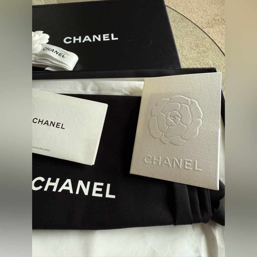 Beautiful Chanel box - Picture 5 of 7